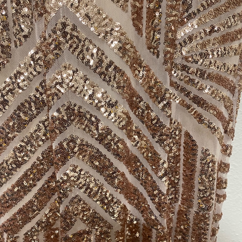 Long sequence gold/beige dress